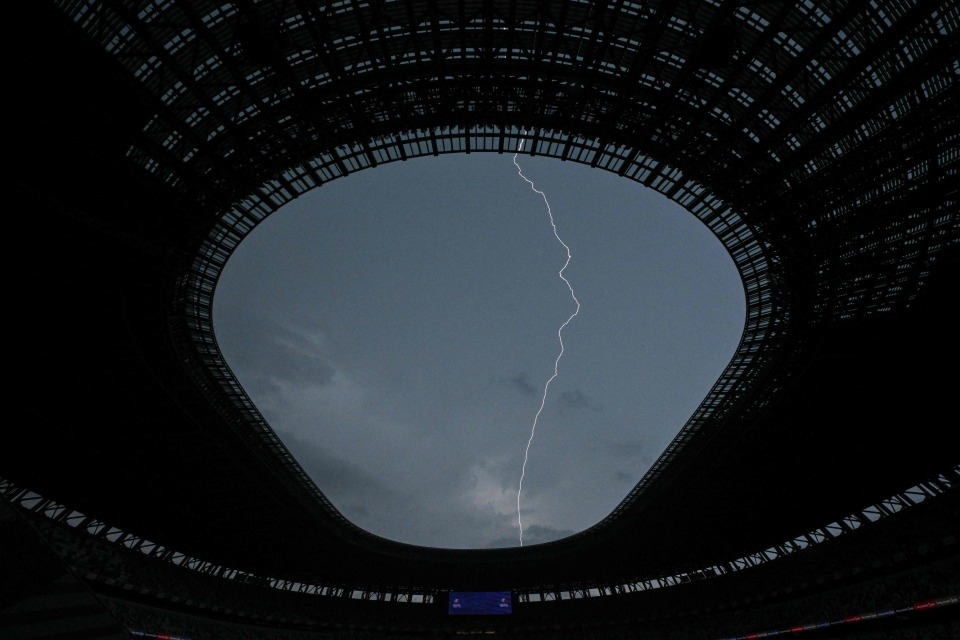 京新国立竞, Lrhqy